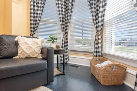 Beautiful Downstairs 1Bed 1Bth Charmer- Pet Friendly Michigan City Kültér fotó
